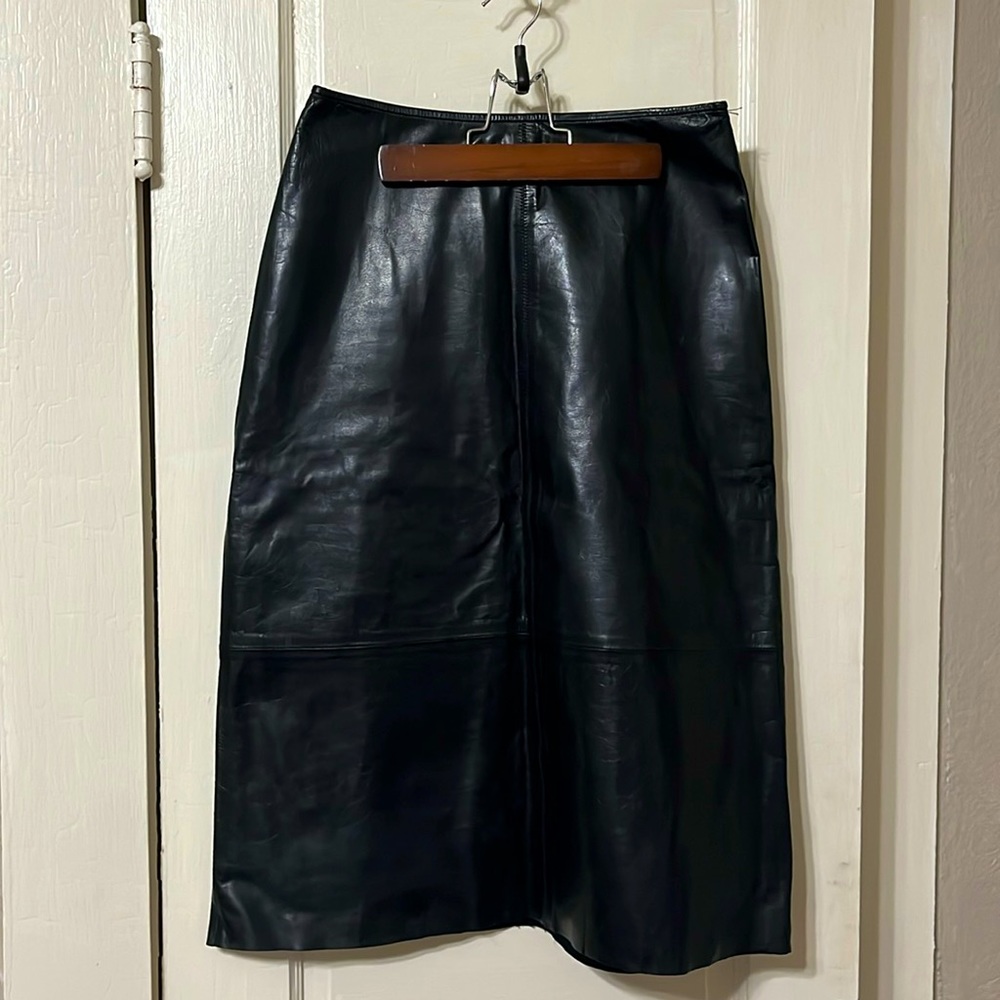 Banana Republic black leather A-line skirt